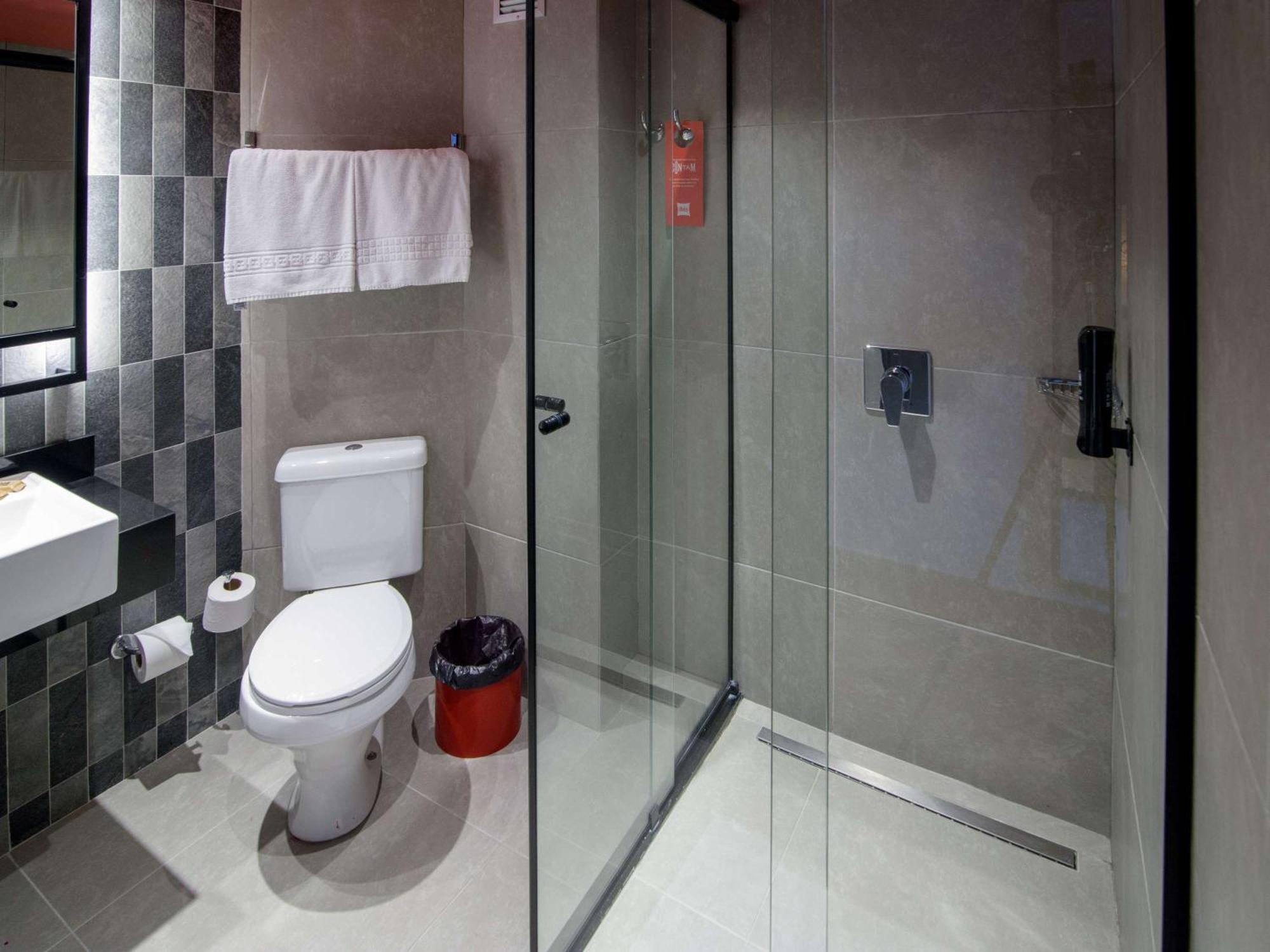 Готель Ibis Curitiba Batel Екстер'єр фото
