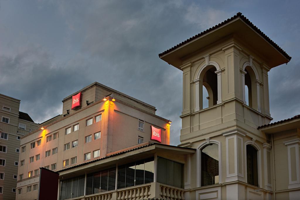 Готель Ibis Curitiba Batel Екстер'єр фото