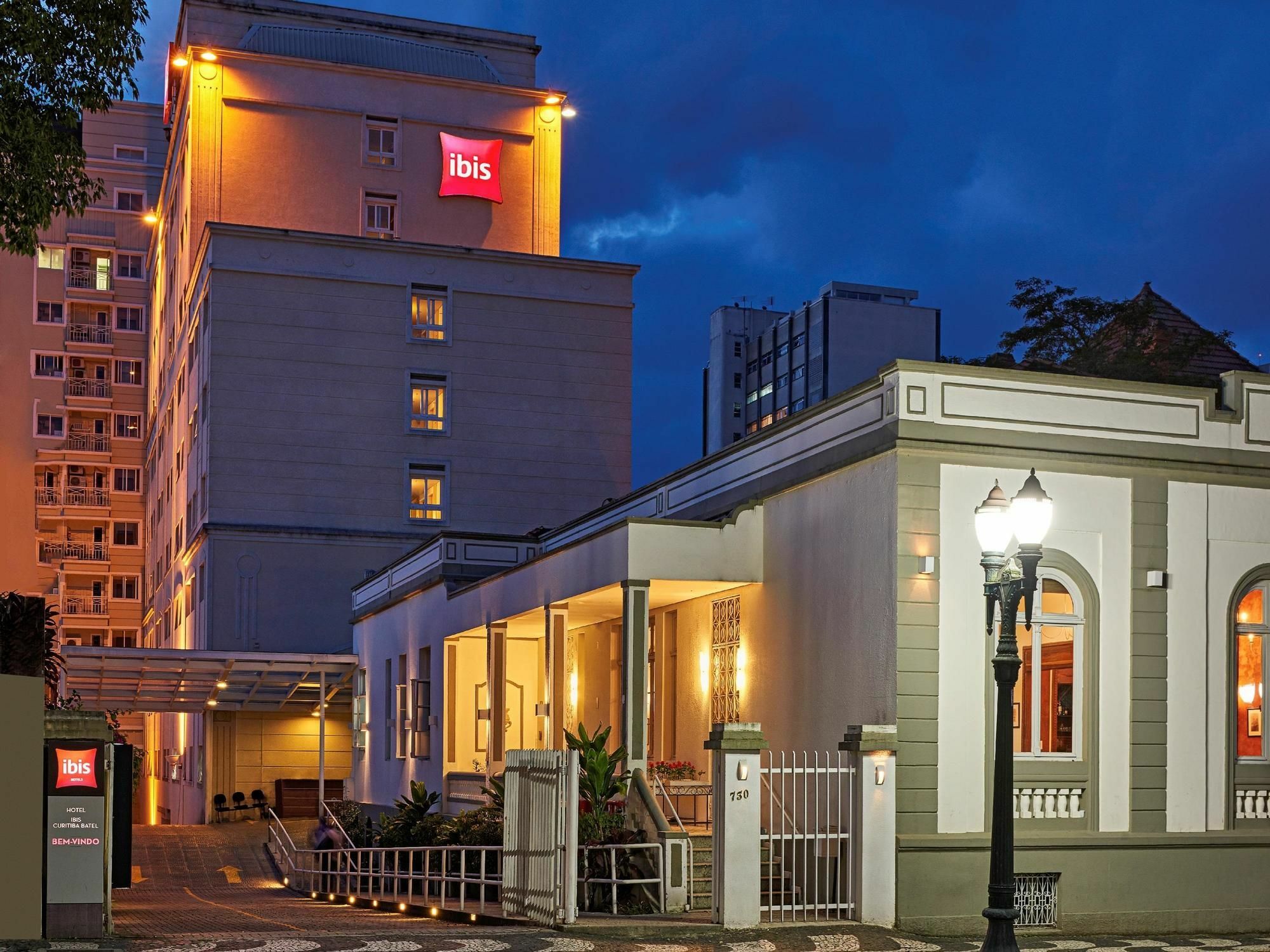 Готель Ibis Curitiba Batel Екстер'єр фото